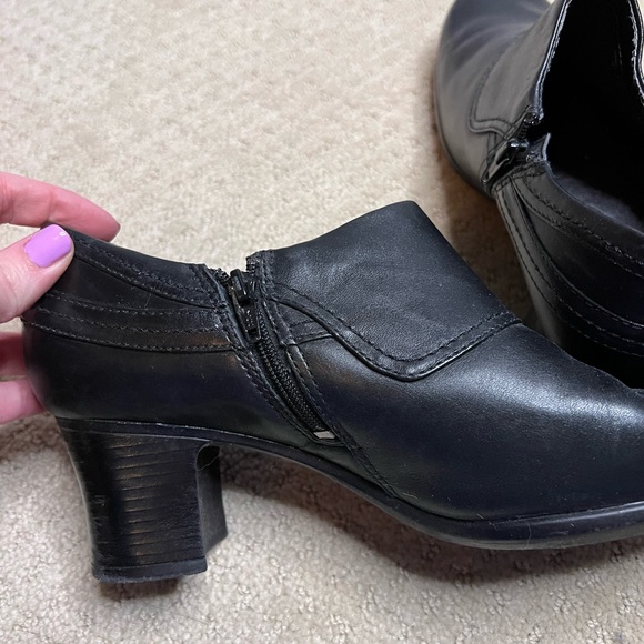 Clarks Slip-On Loafer in Black Size 9 - Picture 4 of 5